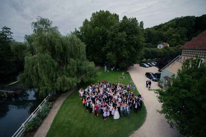 Sur la première photo en haut il y a un balconnet qui permet de faire de super photos!