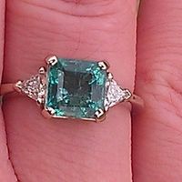 Bague fiançailles émeraude diamants