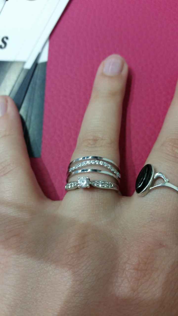 Qui porte une bague de fiançailles ? - 1