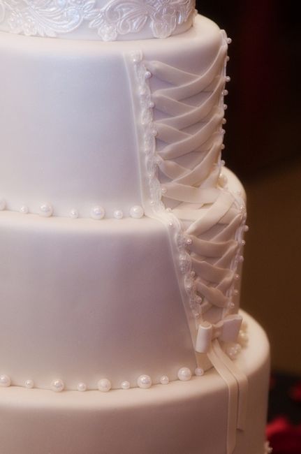 Mon wedding cake à imaginer avec un lacage noir