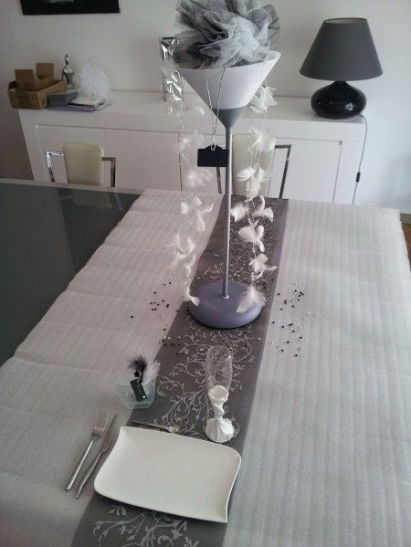Centre  de table avec chemin de table