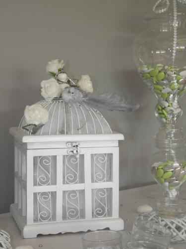 urne de l'amour pur en cage