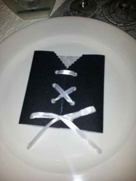 Mes ronds de serviettes fait maison : thème "corset lacé"