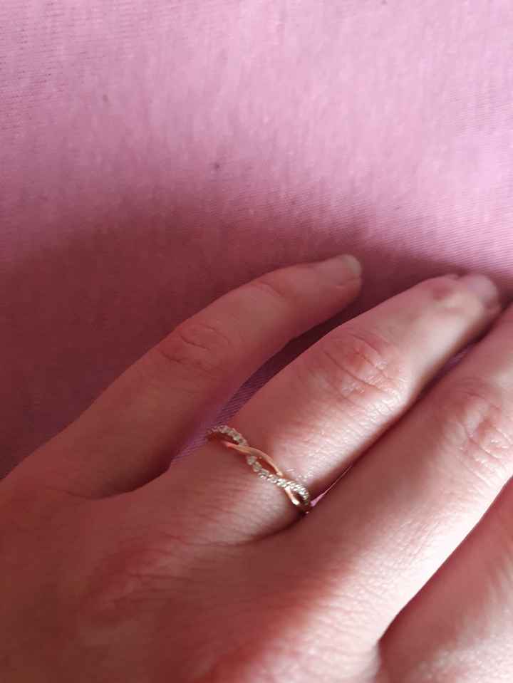 Ta bague de fiançailles sur le Pinterest de Mariages.net ça t'intéresse ? ❤️ - 1