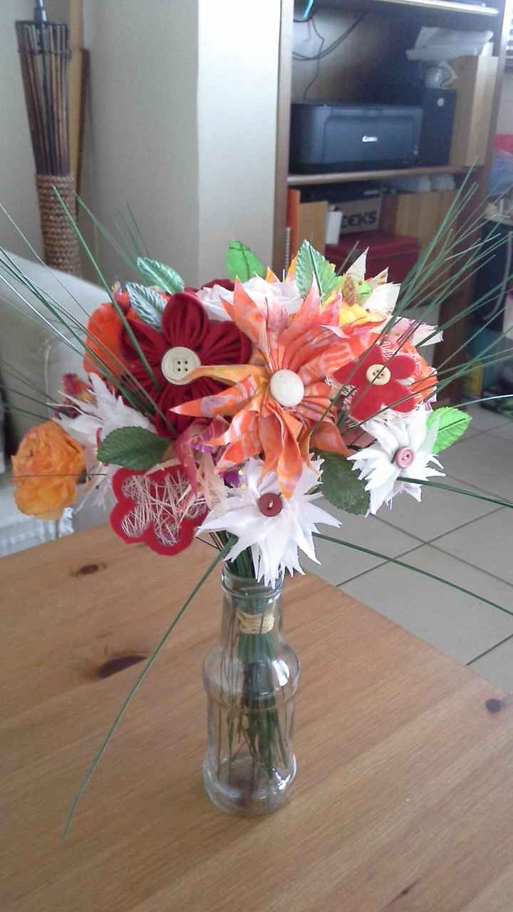 Bouquet de mariee avec des fleurs en tissu - 1