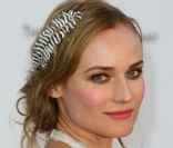 et un bijou dans les cheveux ??