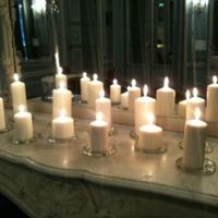 des bougies par dizaines