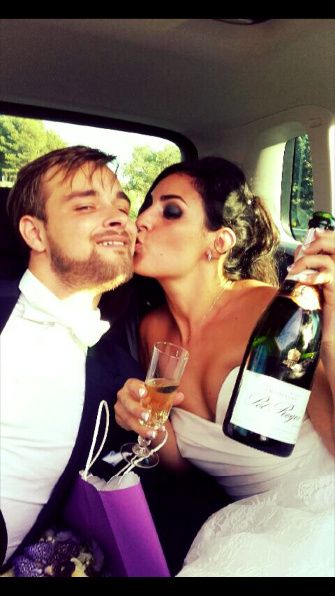 1er coupe de champagne en tant que marié dans la voiture