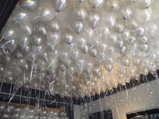 Sur la piste de danse les ballon pour le lacher
