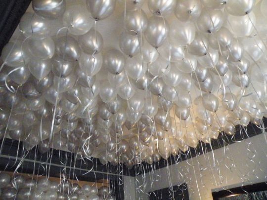 Sur la piste de danse les ballon pour le lacher