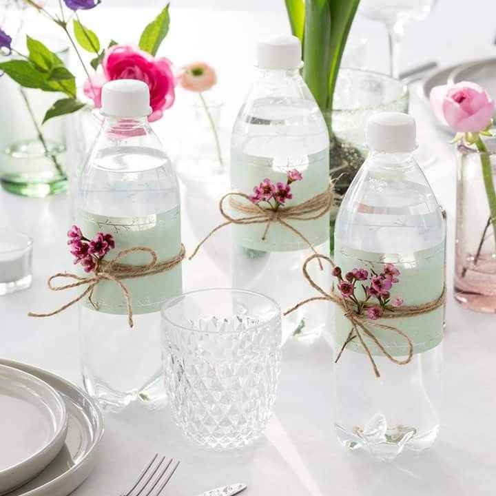 Bouteilles à table - 1