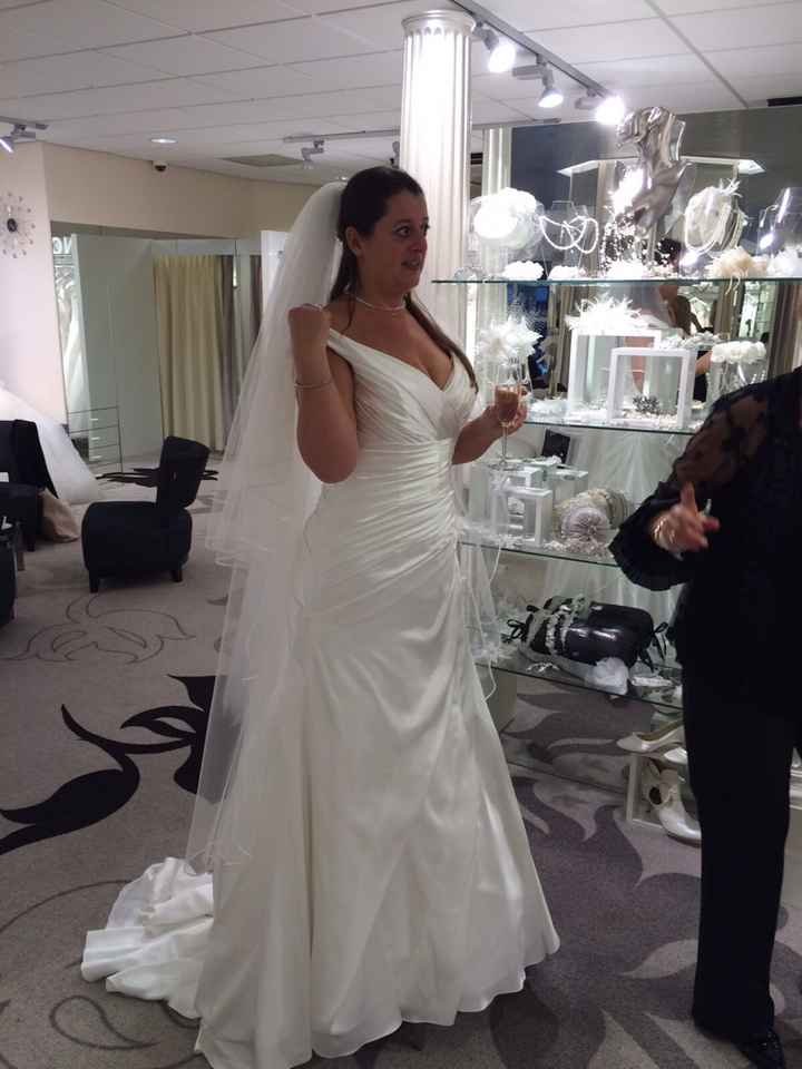 Robes de mariées en satin - 1
