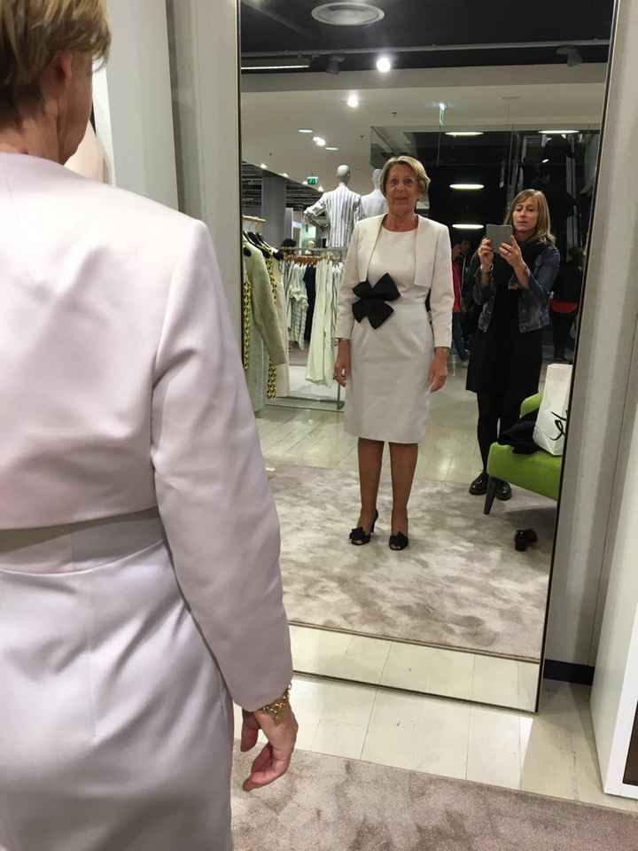 Touche finale de la tenue de ma petite maman - 2