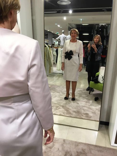 Touche finale de la tenue de ma petite maman - 2