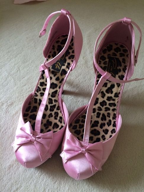 15 paires de chaussures roses - 1