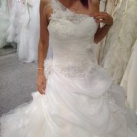 C'était aux essayages, donc elle n'est pas ajustée.