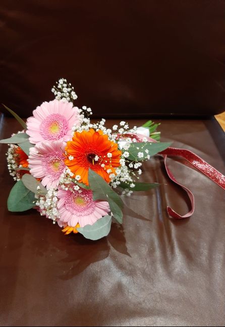 Un bouquet accompagné d'un ruban ? 💐 2
