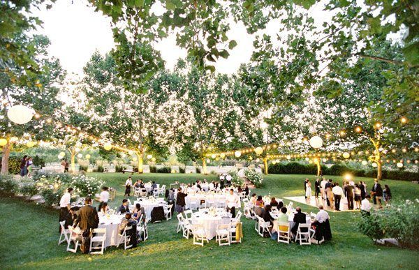 Repas de mariage en extérieur 2