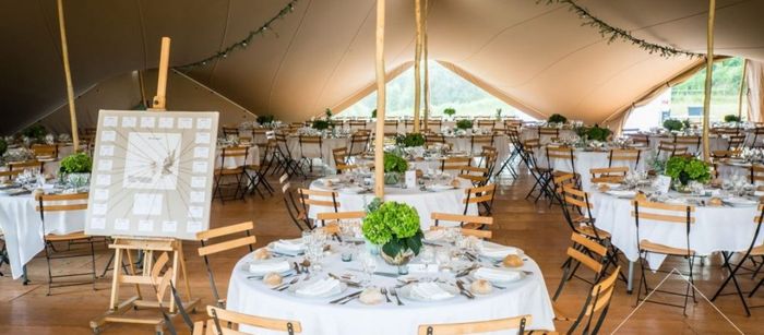 Repas de mariage en extérieur 8