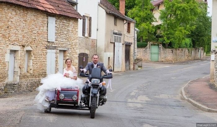 Une arrivée des mariés originale 10