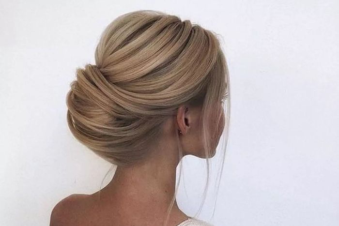 Quelle coiffure serait la plus appropriée pour ma robe? 3