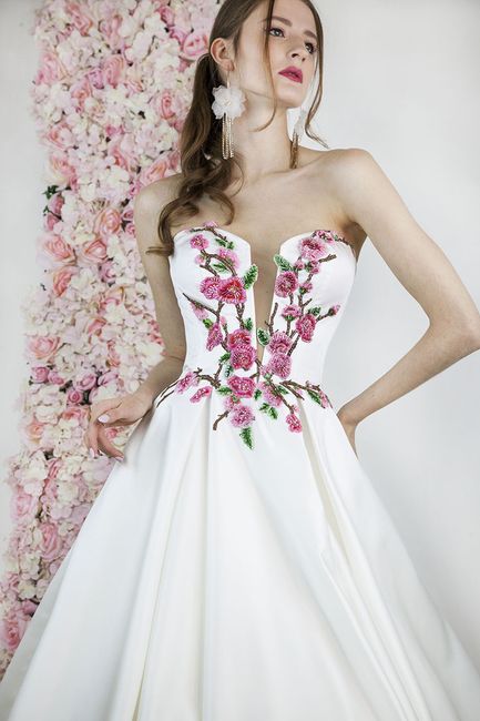 Comment intégrer du rose dans sa robe de mariée? 2