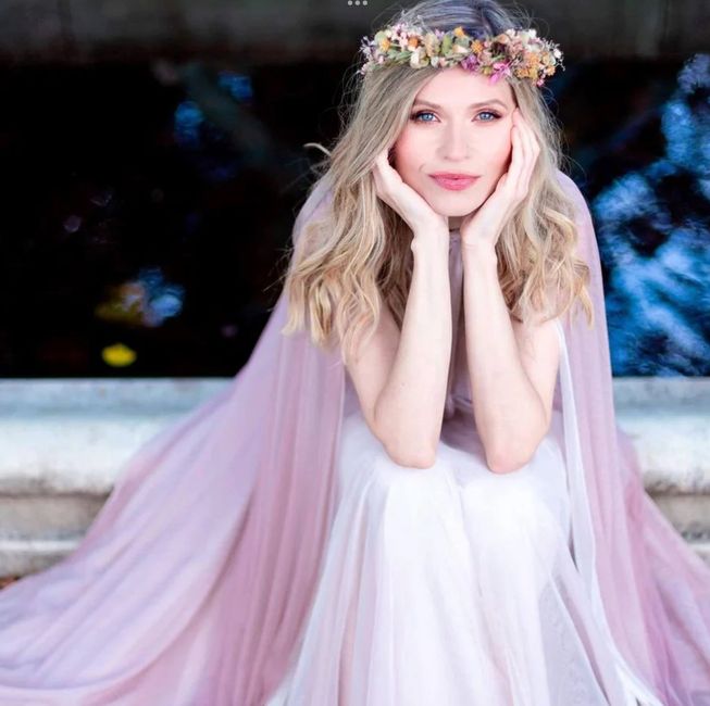 Comment intégrer du rose dans sa robe de mariée? 4