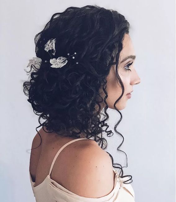 Coiffeur mariage cheveux frisés 3