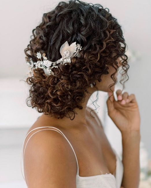 Coiffeur mariage cheveux frisés 7