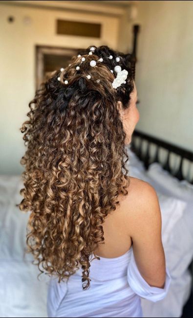 Coiffeur mariage cheveux frisés 8