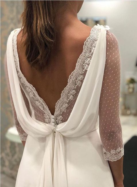 Un drapé ou un tissu plissé sur la robe 👰‍♀️ 13