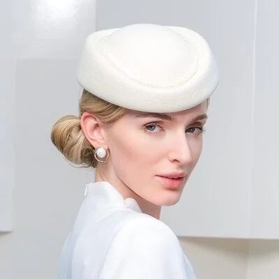 Quelle coiffure sous un chapeau ? 3