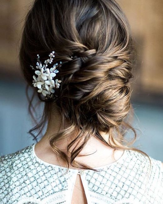 Pour un mariage champêtre et robe de mariée bohème, quelle est la meilleure coiffure ? 4