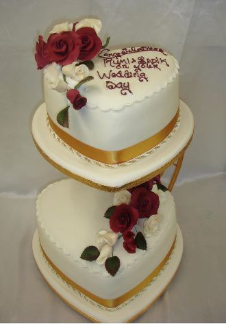 Tendance 2025: des wedding cakes en forme de coeur 🍰 ❤️ 5
