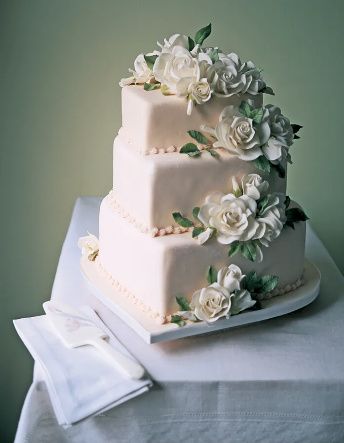 Tendance 2025: des wedding cakes en forme de coeur 🍰 ❤️ 6