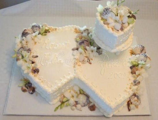Tendance 2025: des wedding cakes en forme de coeur 🍰 ❤️ 8