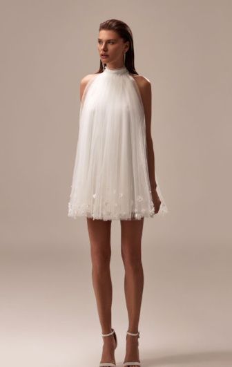Tendance 2025: les mini robes de mariée 4