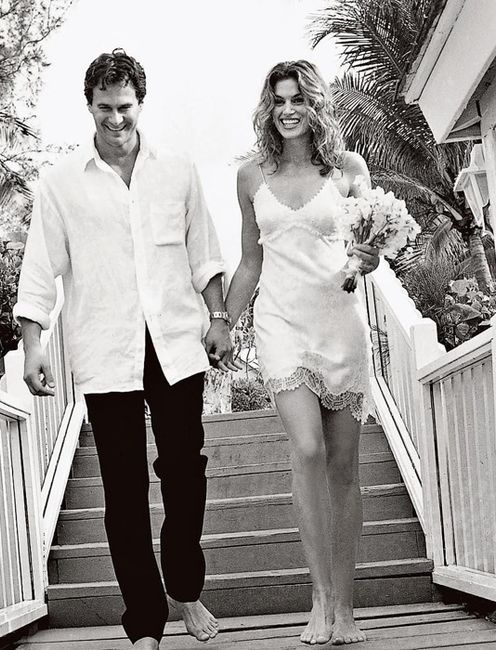 Tendance 2025: les mini robes de mariée 13