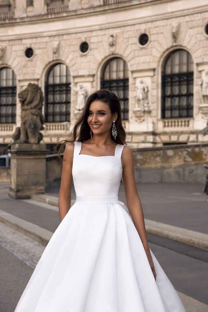 Bijoux - Robe à col carré - 2
