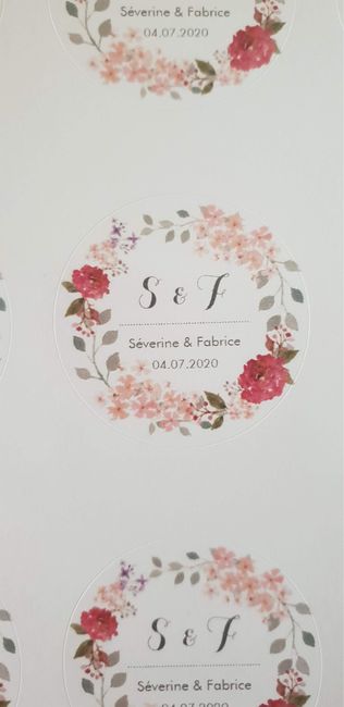 Petite bouteille en verre et sa décoration - 1
