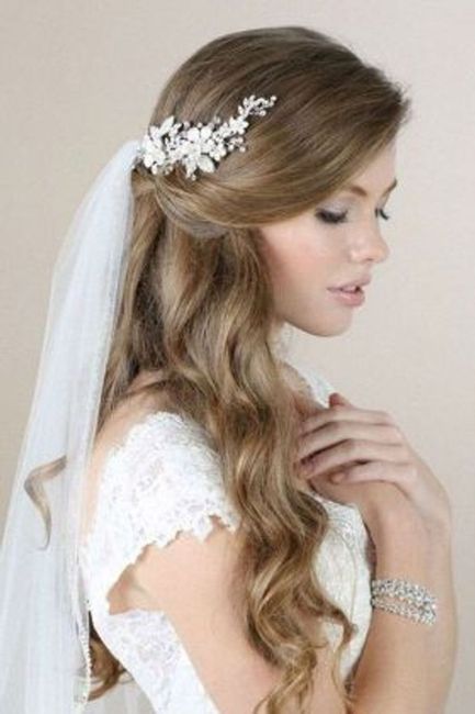 Cheveux long détachés avec voile et fleur. - 2
