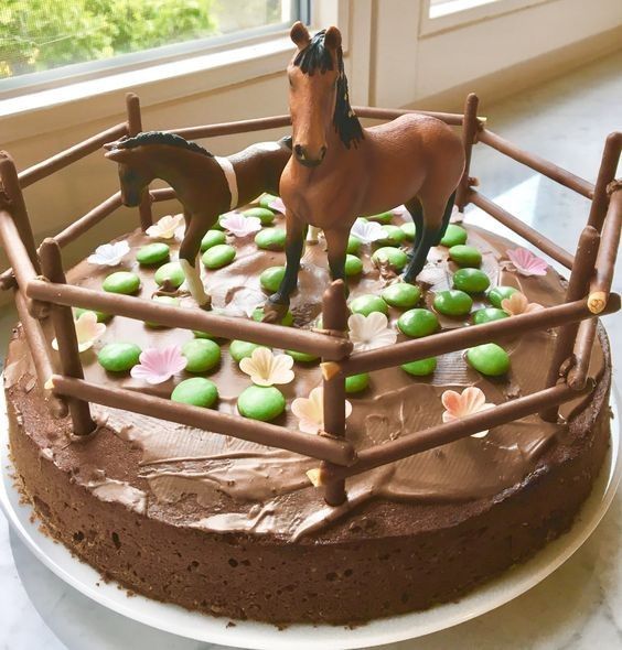 Recherche idées de décos pour la table des gâteaux sur le thème des chevaux. 6