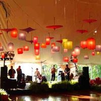 ombrelles au plafond