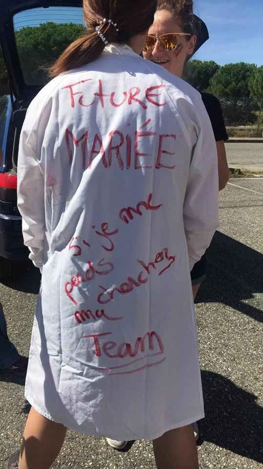 maquillage et décoration de ma blouse avant la première partie