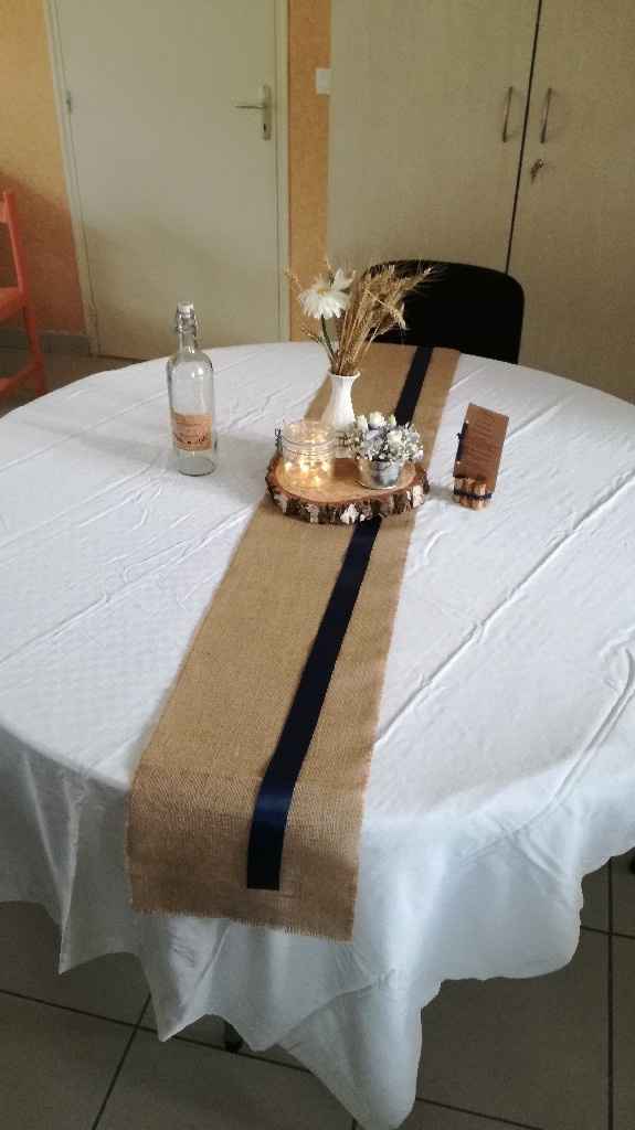 Chemin de table sur une table ronde - 1