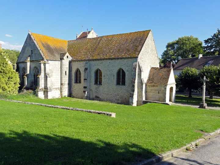 Exterieur de l'église St Romain à Wy dit joli village
