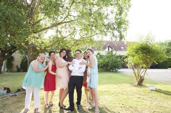 le mariés avec les copines de la mariée ^^