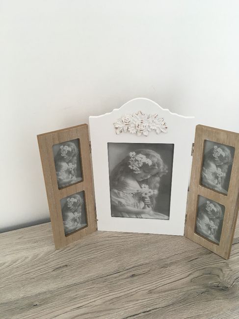 Au milieu une photos de nous et sur les côtés une photos de nos parents