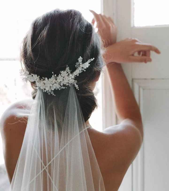 Voile+barrette de fleurs dans les cheveux: c’est trop? 2