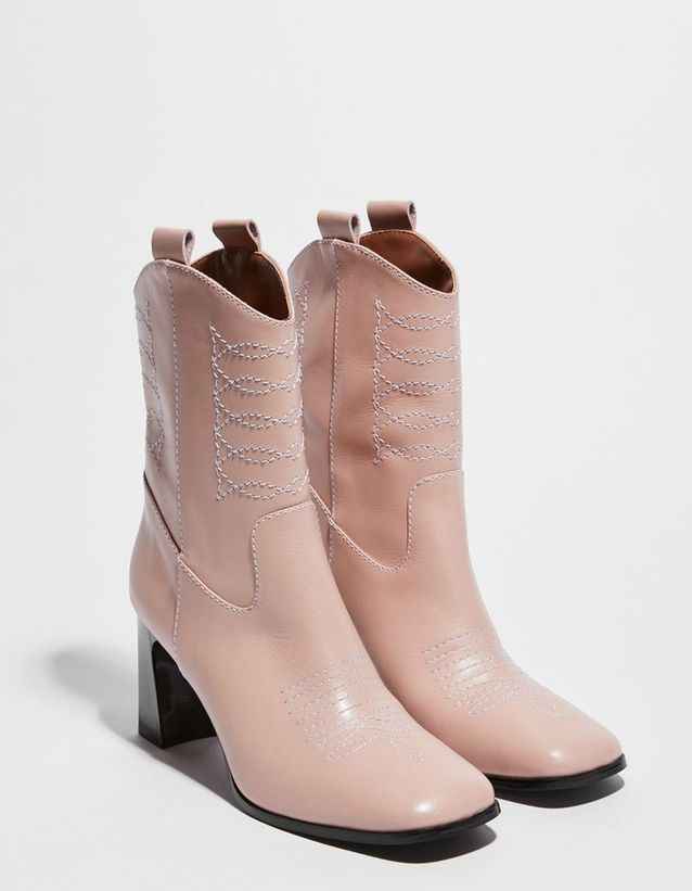 Accessoires colorés pour robe blanche 3